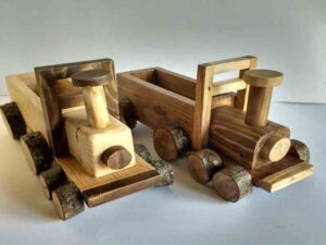 trenes de madera, juguetes para niños